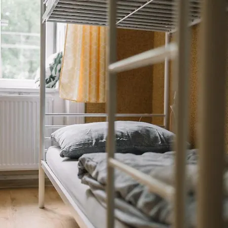 Girls كراكوفيا