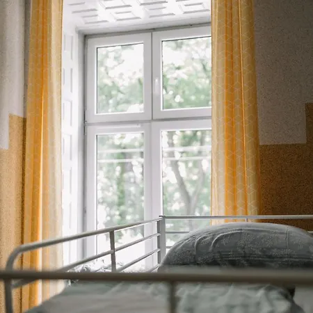 بيت شباب Girls