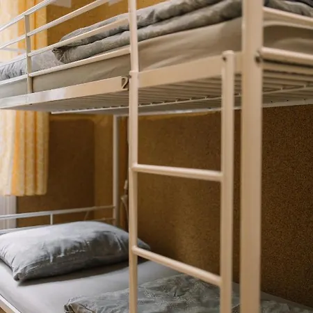 Girls كراكوفيا