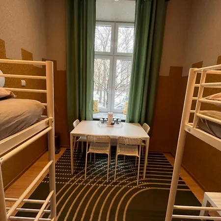 Girls كراكوفيا