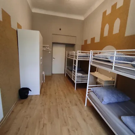 Hostel Girls
